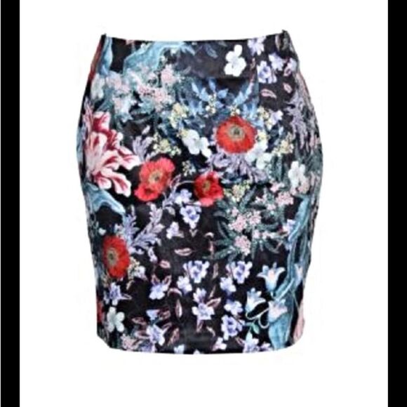 NWT MSRP $79 MINKPINK Botanica Satin Mini Skirt Women's Size Large - Picture 6 of 6
